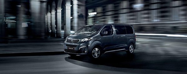 Với chiều cao 1.9m, Peugeot Traveller là lựa chọn hoàn toàn phù hợp để di chuyển trong đô thị hay tìm kiếm vị trí đậu xe ở bất kỳ nơi đâu. Chế độ Quickshift mới giúp cho việc điều khiển phương tiện dễ dàng hơn.